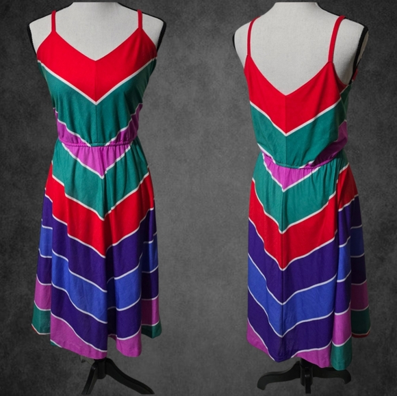 Vintage Red and Green Sleeveless Spaghetti Strap Sundress - Picture 2 of 8